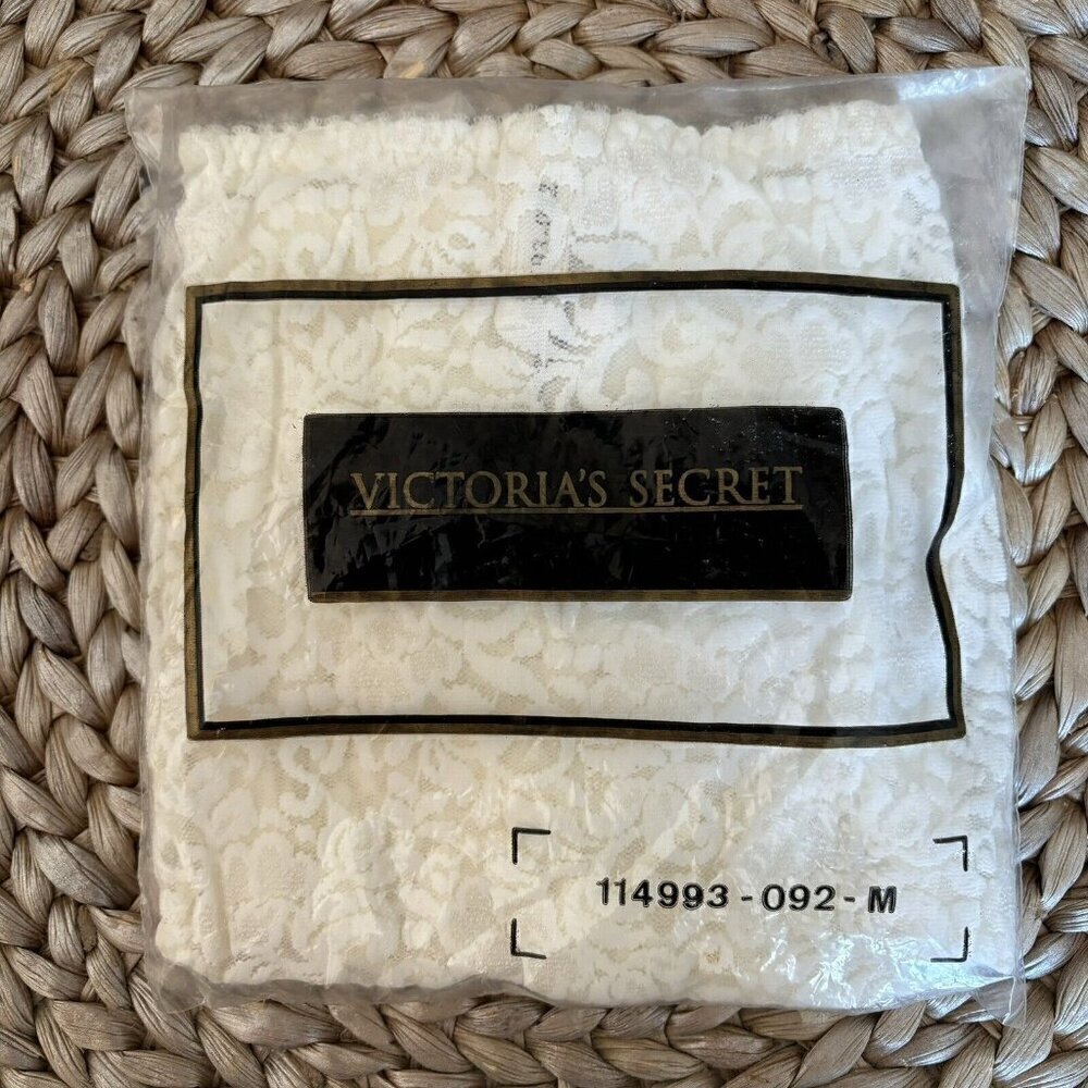 Vintage NIP Victorias Secret 1998 White Perfect Silhoutte Bikini Panties Size M